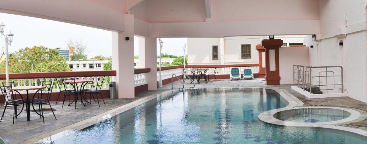 Mulia Hotel Bandar Seri Begawan Exterior foto